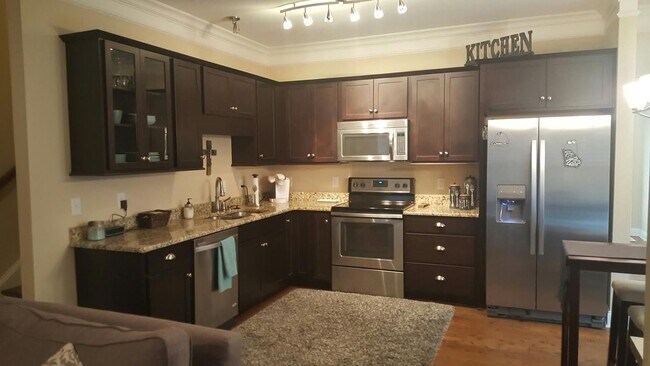 Building Photo - *30 Day Special* Town Home, Corner Unit, 3...