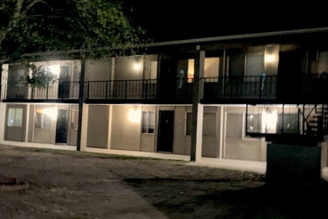 Iluminación nocturna SEGURA y cortinas opacas - Villa Granada Apartments