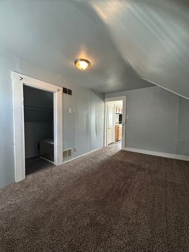 1534 Colfax St Unit 1534 1/2, Lafayette, IN 47904 Room for Rent in