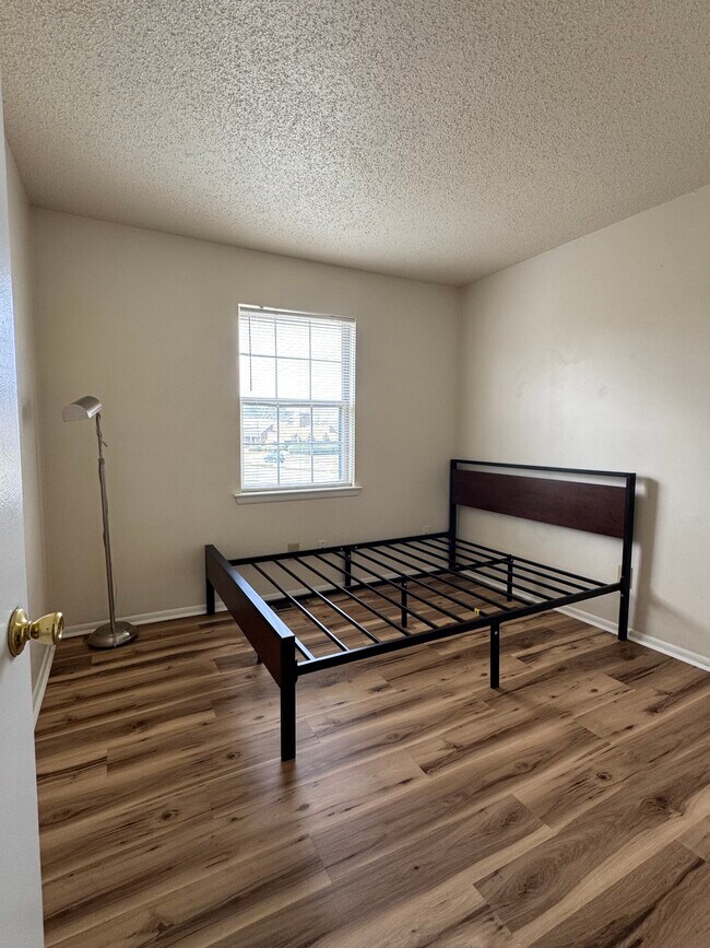 Foto del edificio - 3646 Sylvan Ct