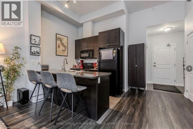 Building Photo - 85 Robinson St