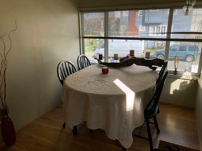 Foto del edificio - 901 NE 64th St