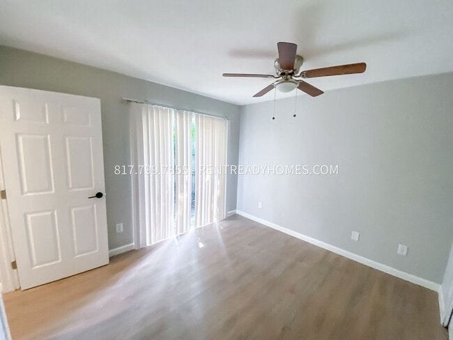 Building Photo - 321 Frontier Dr