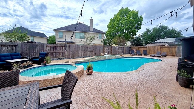 Building Photo - 2708 Sunnycreek Ln
