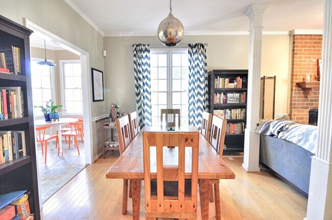 Building Photo - Charming 3 BR/2Bath Home on Cul-de-sac Lot!