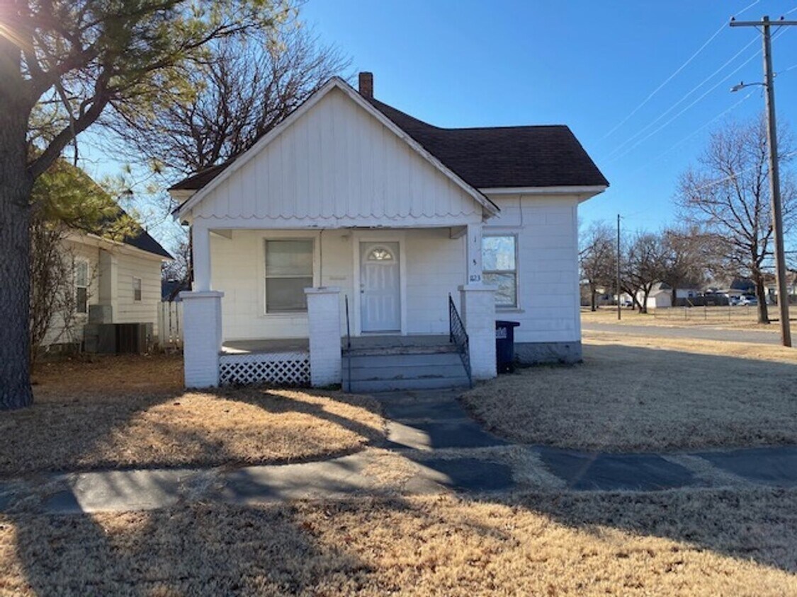 Primary Photo - 1123 W Maple