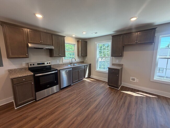 Foto del edificio - New Construction Second Floor Duplex