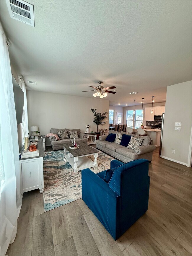 Building Photo - 15402 Sailpoint Ln