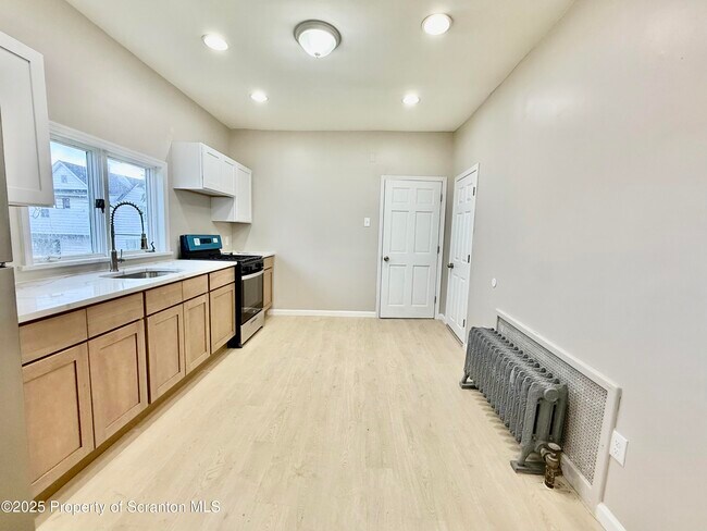 Foto del edificio - 611 Harrison Ave