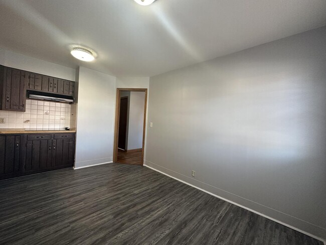Building Photo - 3003 E Funston St