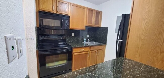 Foto del edificio - 445 SW 11th St