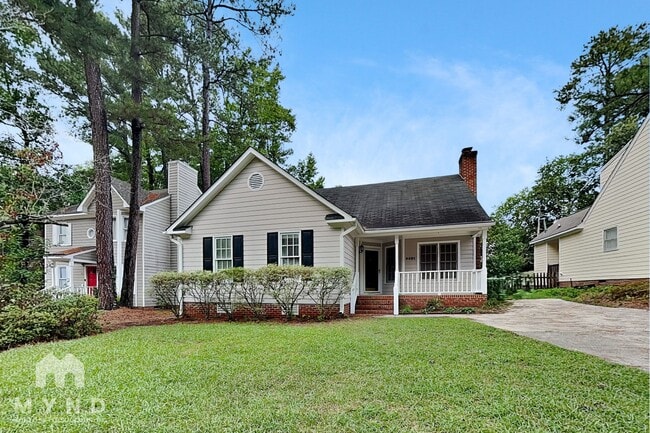 Building Photo - 4521 Aviemore Crescent