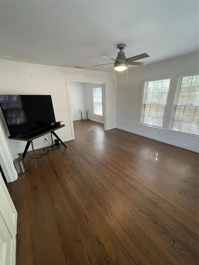 Building Photo - 2111 Glendale Pl