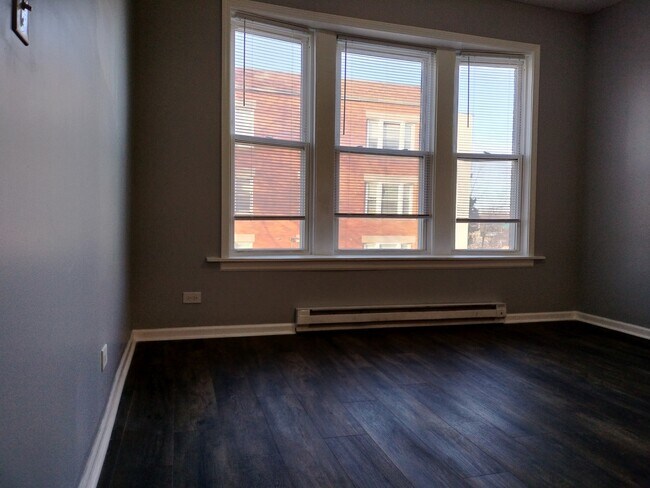 Foto del edificio - 6601 S Green St