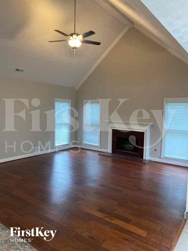 Foto del edificio - 1020 Forest Hills Dr SE