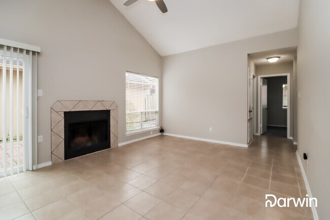 Building Photo - 8422 Ashlawn Dr