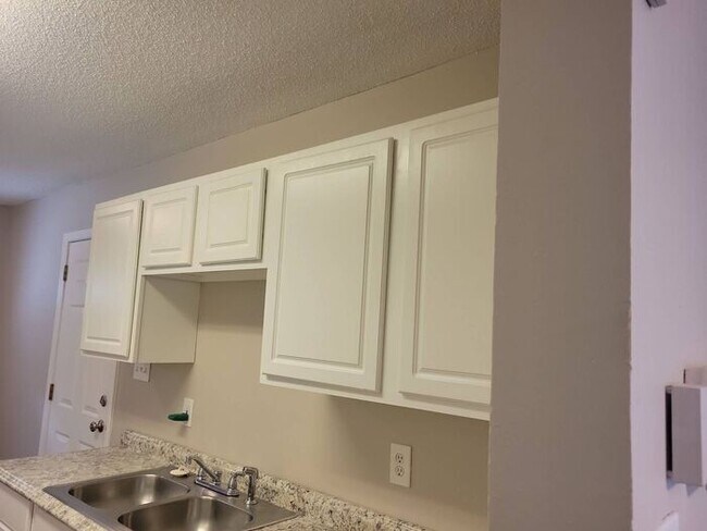 Building Photo - 7250 Oakley Ct