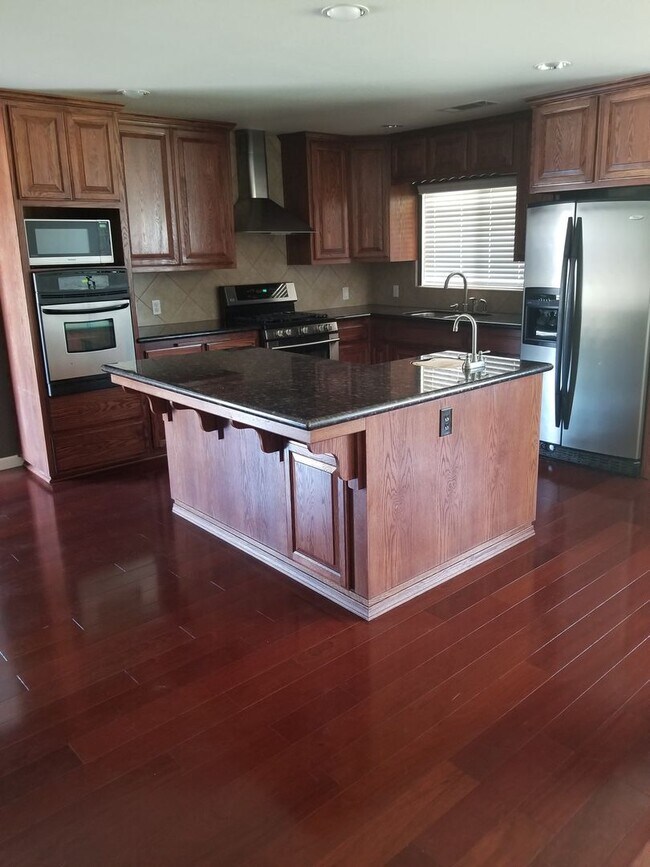 Foto del edificio - Charming 3 bedroom 2 bathroom home located...