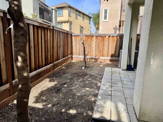 Building Photo - 2906 Worthing Common