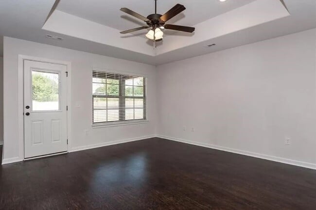 Building Photo - 102 Kindley Ct