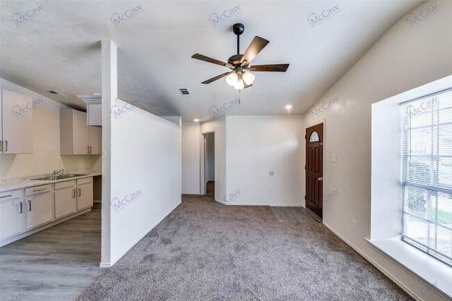 Building Photo - 9912 Hustead St