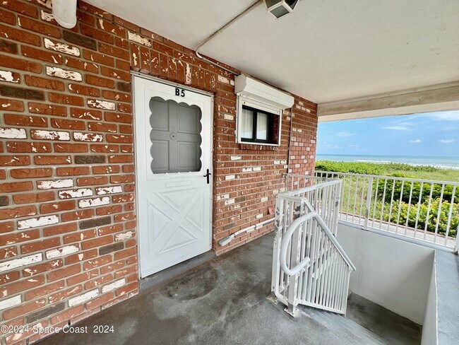 Foto del edificio - 5000 Ocean Beach Blvd