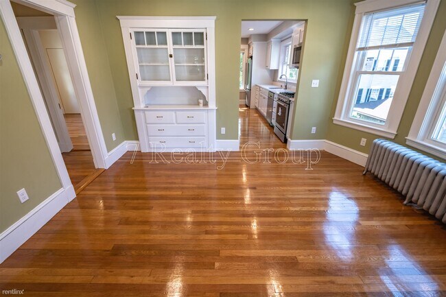Building Photo - 3 br, 2 bath Apartment - 30 Daniels St