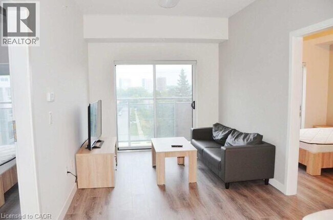 Photo du bâtiment - 251 Hemlock St