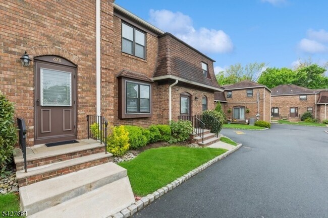 Building Photo - 678 Bloomfield Ave