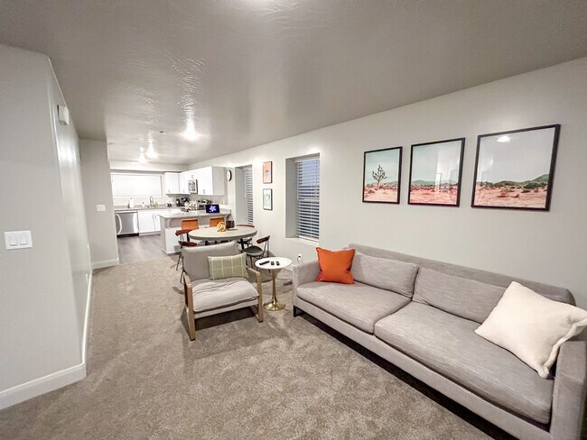Foto del edificio - 128 N Lone Rock Dr
