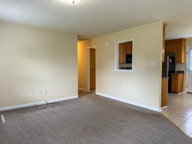 Building Photo - 318 S 14th Ave
