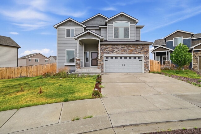 Photo - $2,740.95- 5 Bed, 3.5 Bath Home in Colorado Springs with Central AC and Fenced in Backyard!