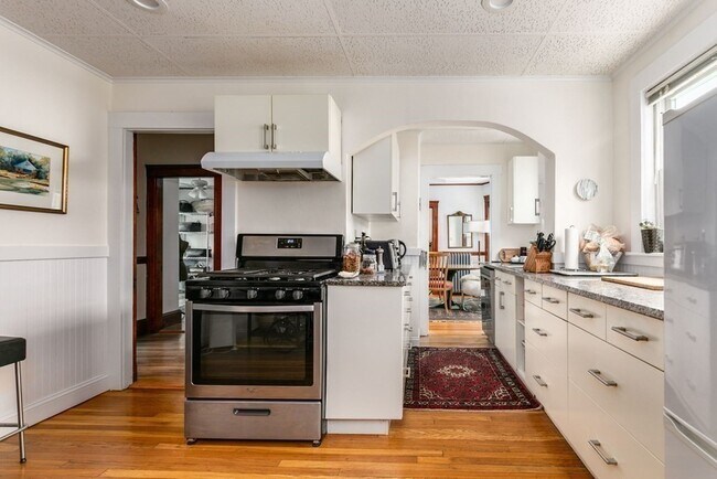 Building Photo - 104 Ellery St