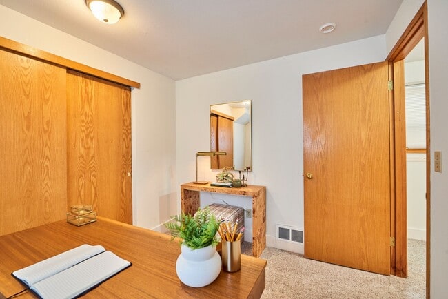 Building Photo - Delightful 3 bedroom home near Matthews Be...