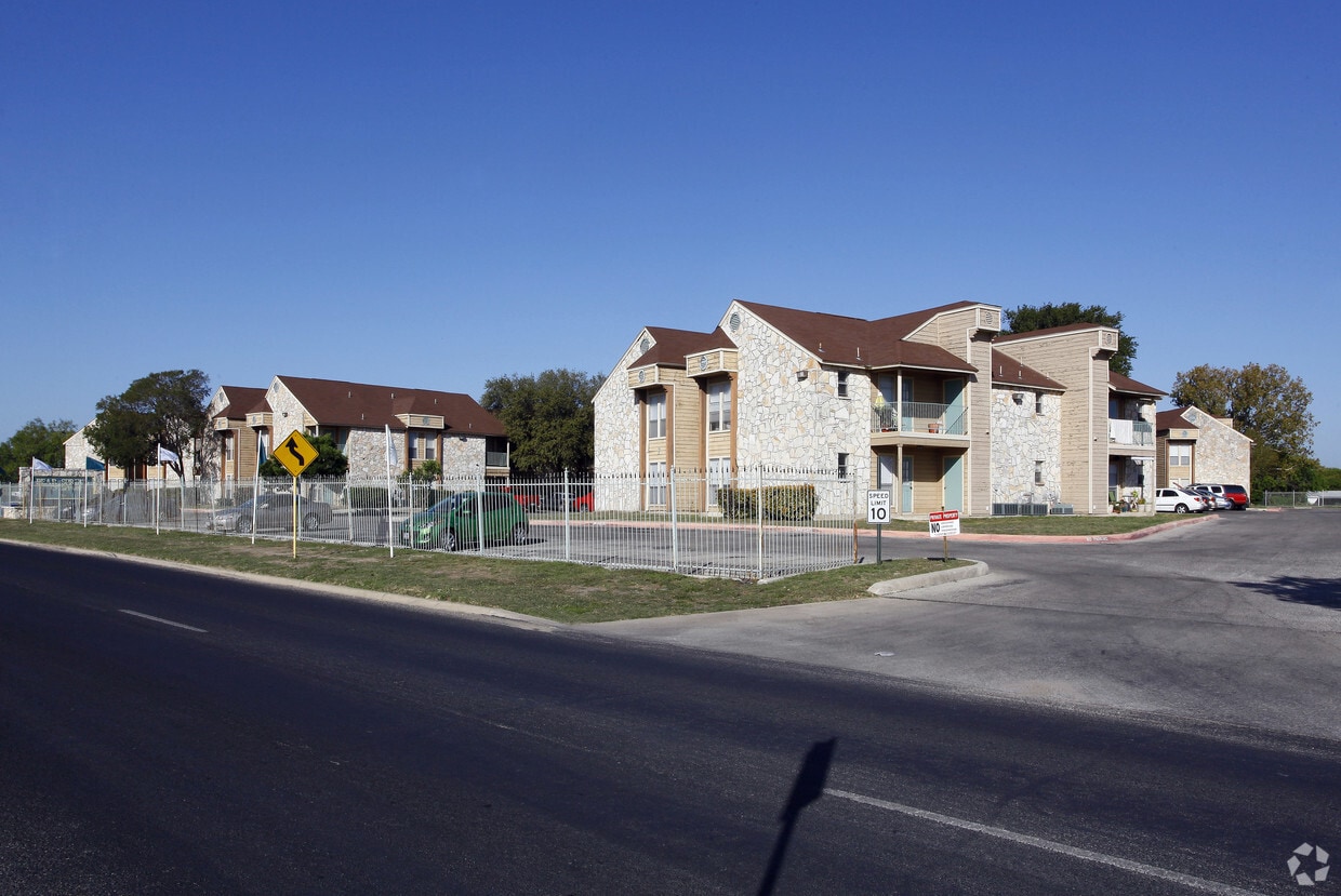 Building Photo - Bear Springs