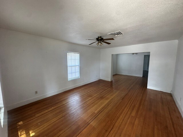 Building Photo - 1322 N Lincoln Ave