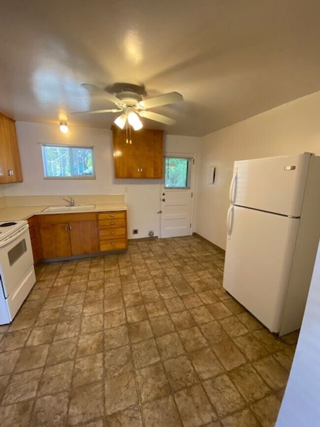 Foto del edificio - 525 Brookside Pl