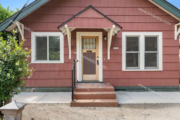 Primary Photo - Spacious & Stylish 3-Bedroom Home with Upd...