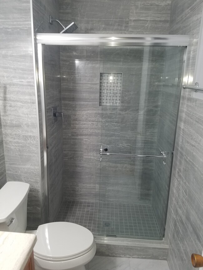 Master Bath - 1414 Lehigh Ave