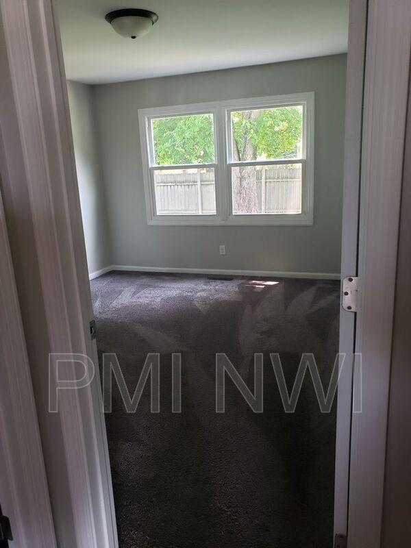 Building Photo - 5831 Creekview Ct W