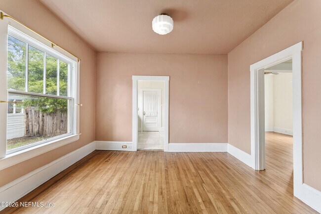 Foto del edificio - 4531 Attleboro St