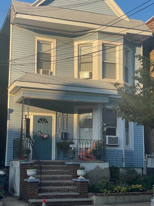 72 Fulton St Unit 2, Weehawken, NJ 07086 Room for Rent in Weehawken