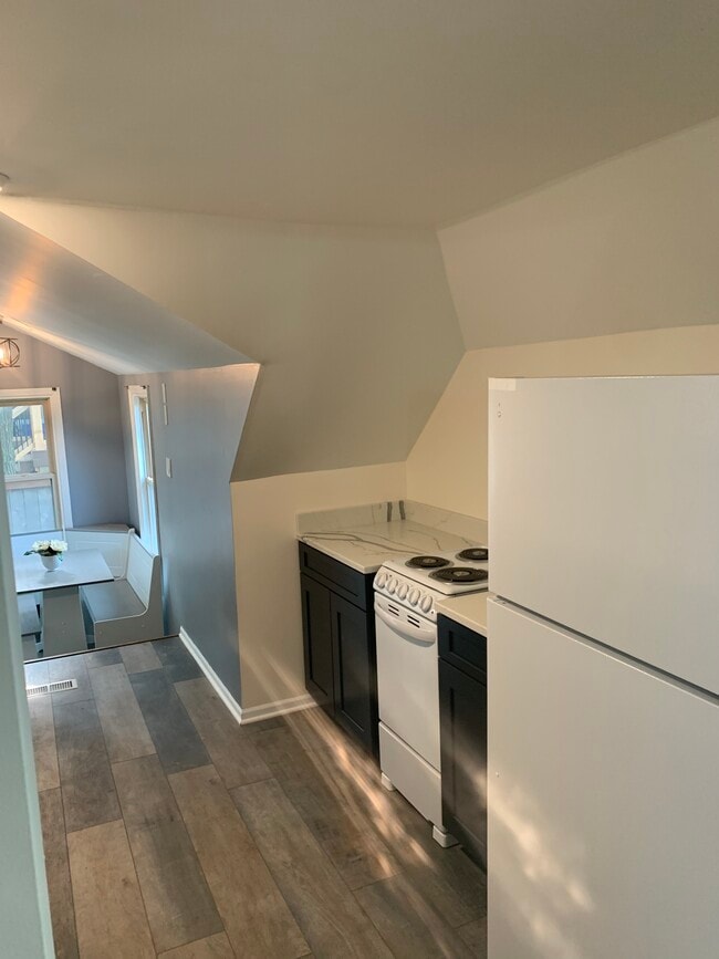 Kitchen - 606 East St