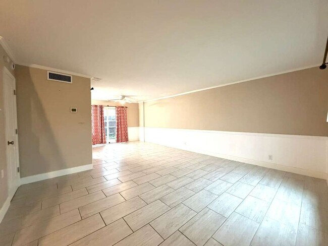 Foto del edificio - Modern Medical Center Gem with Stylish Upgrades & Private Patio Living