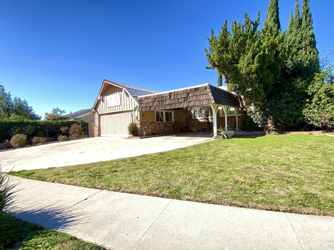 Spacious and Bright 3Bed + 2Bath House Room for Rent in Los Angeles