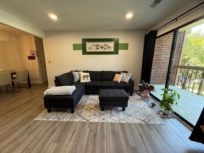 Foto del edificio - Fully Furnished Condo with community pool