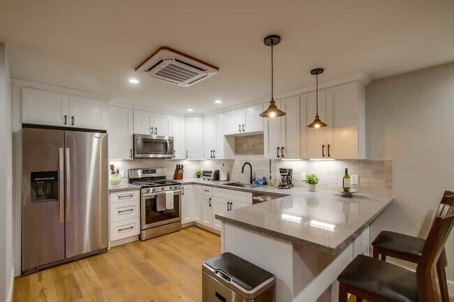 Building Photo - 745 Island Ct