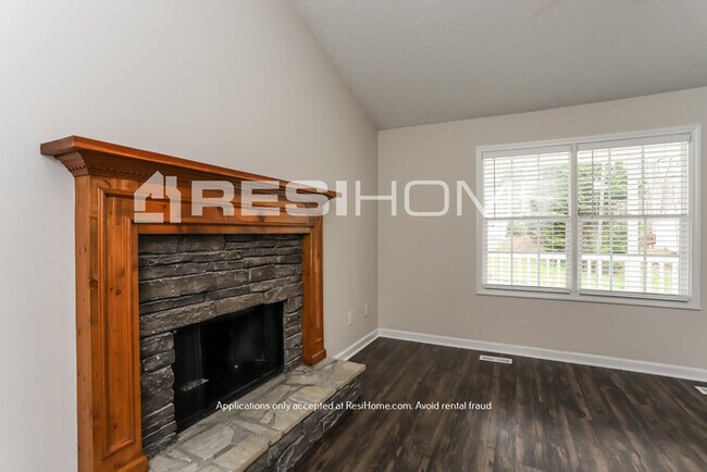 Building Photo - NEW BEAUTIFULLY RENOVATED HOME!