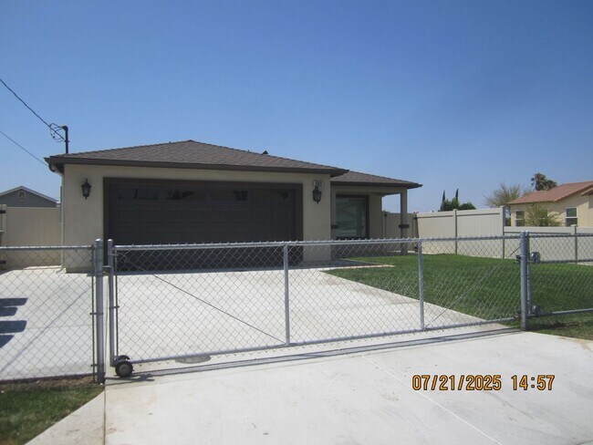 Foto del edificio - Immaculate Single Story Like New