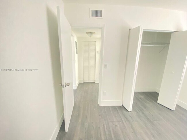 Foto del edificio - 2150 NW 24th St